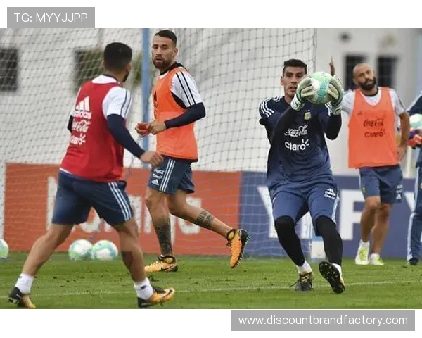 桑保利高位逼抢与快速转换战术解析