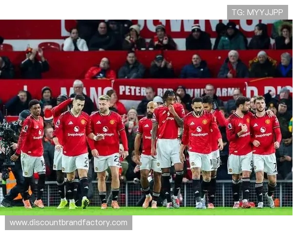 曼联防线频频被打穿，问题不在个人而在整体结构崩了