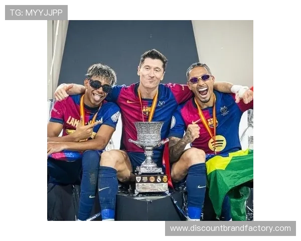 拉菲尼亚：与莱万多夫斯基形成进攻连线